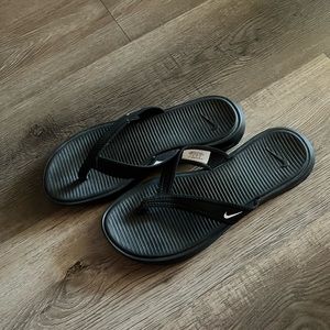 nike flip flops
